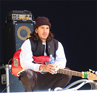 Aäron Bouwman | Basgitaar | Tune Up Muziekpunt